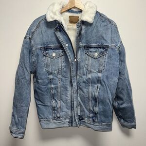 American Eagle Outfitters denim jacket light wash white faux shearling lined XS